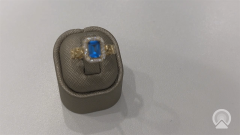 14K Yellow Gold Women's Ring with Chinese Link and Blue Cz / Size: 7.5 / Weight: 3 GR / Y24-1166