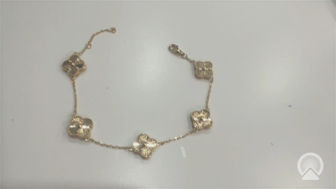 14K Yellow Gold Five Clovers Women's Bracelet / Size: 7 " / Weight: 5.4 GR / P04VB-40