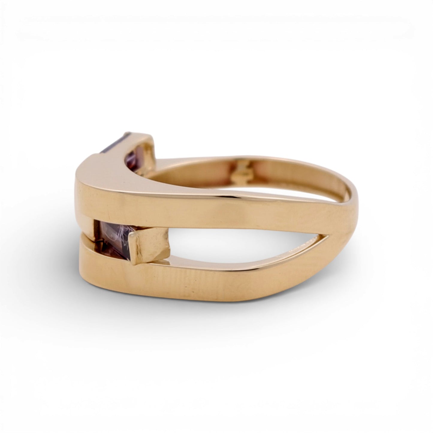 14K Yellow Gold Fashion Women's Ring with Purple Cz / Size: 7.5 / Weight: 3.3 GR / QR-51