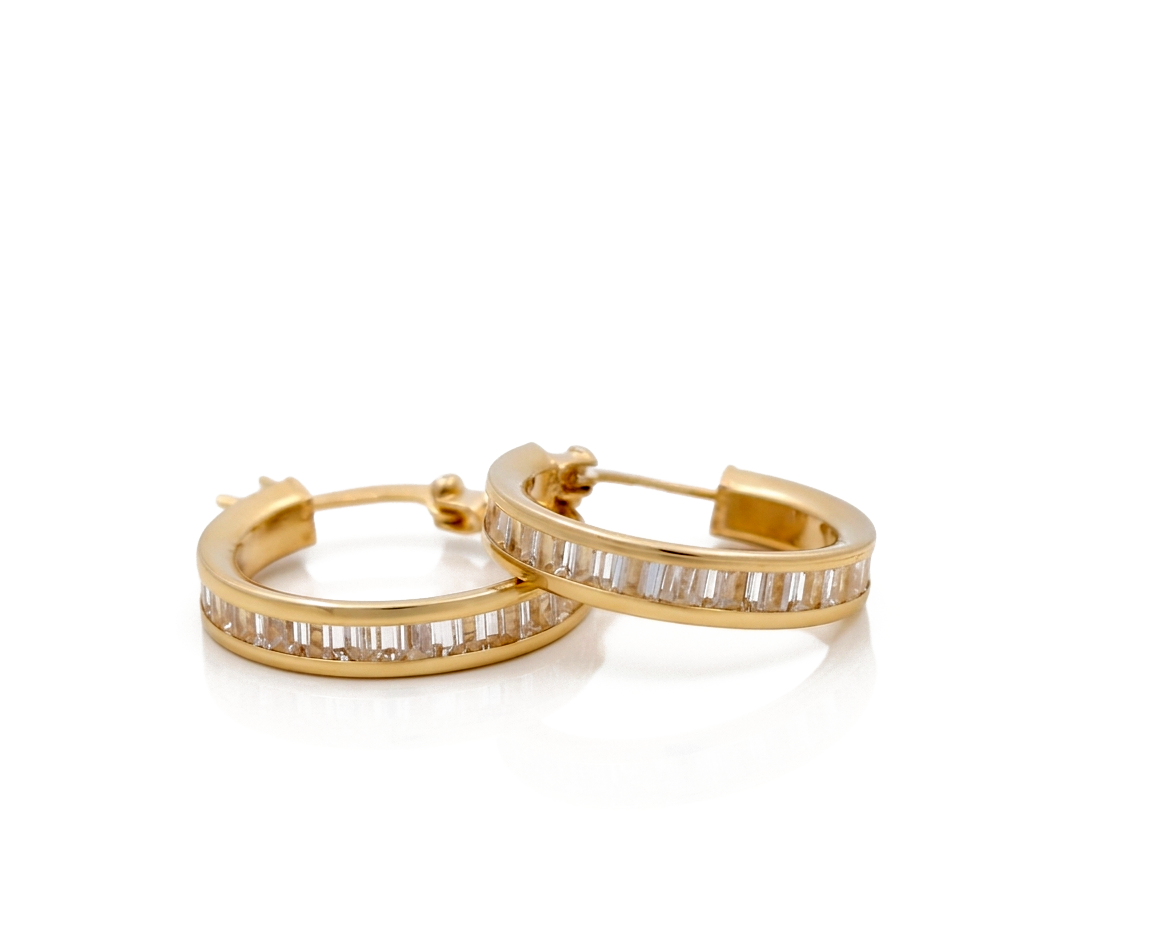 10K Yellow Gold Hoops Earrings with Baguette Stone/ Size: 3mm X14mm / Weight: 2.2 GR / CCFEH0FS3x14