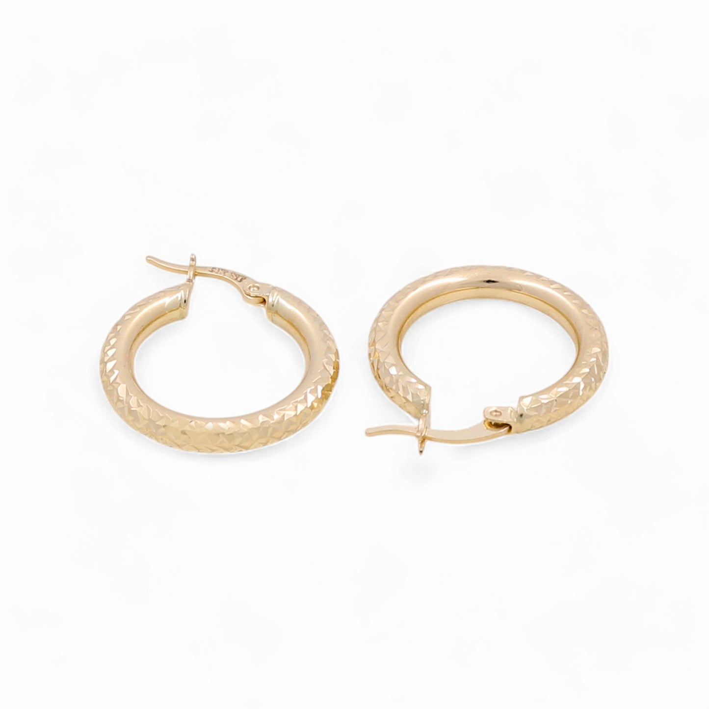 14K Yellow Gold Diamond Cut Hoops Earrings / Size: 3mm X 15.5mm / Weight: 2.3 GR / KOEH4DC3x15.5