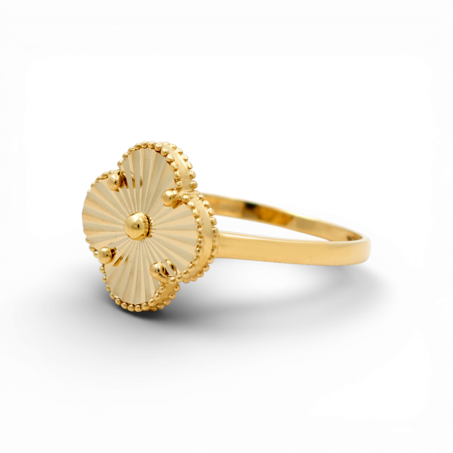 10K Yellow Gold Clover Women's Ring / Size: 7 / Weight: 1.6 GR / P04VR-10