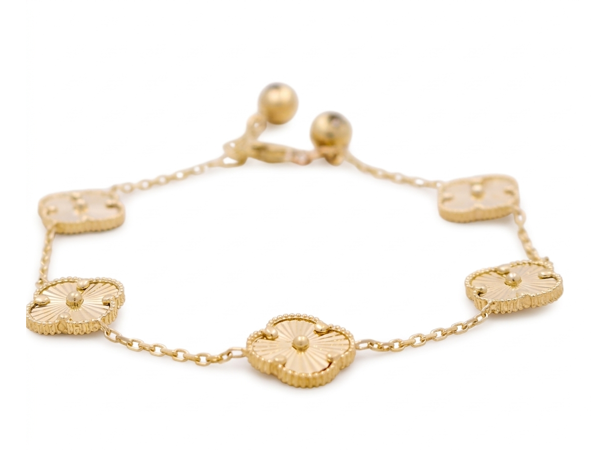 10K Yellow Gold Five Clover Women's Bracelet / Size: 7.5” / Weight: 5.9 GR / CCFWB0CLV