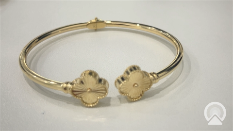 10K Yellow Gold Semisolid Women’s Bangle Bracelet with Clover / Weight: 7.8 GR / CPBB0CLV