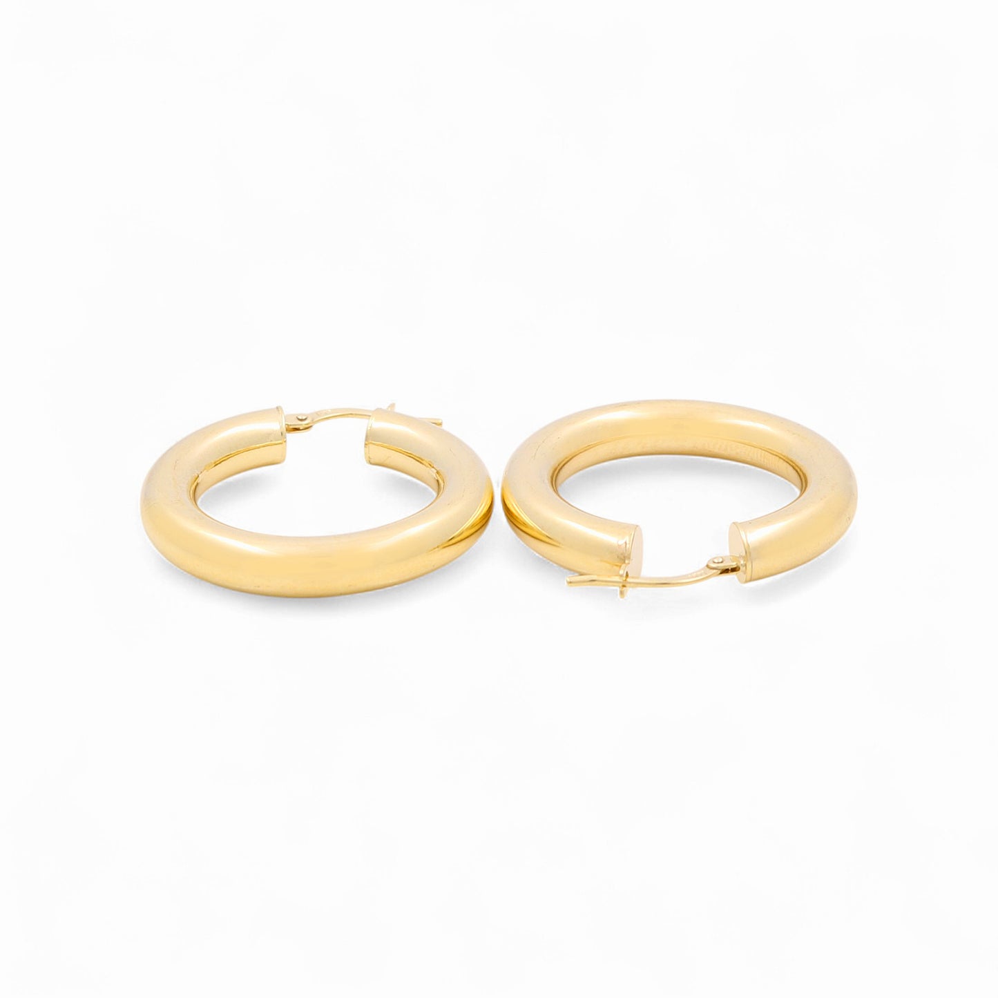 14K Yellow Gold Hoops Earrings / Size: 4.5mmx20mm / Weight: 4.3 GR / 240-00798