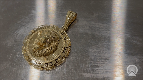 14K I Yellow Gold Lion Medal Pendant / Weight: 13.0GR / 711-00200