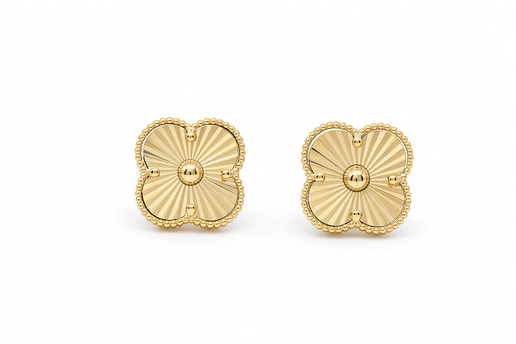 14K Yellow Gold Clover Earrings / Size: 11mm / Weight: 3 GR / P04VC-7