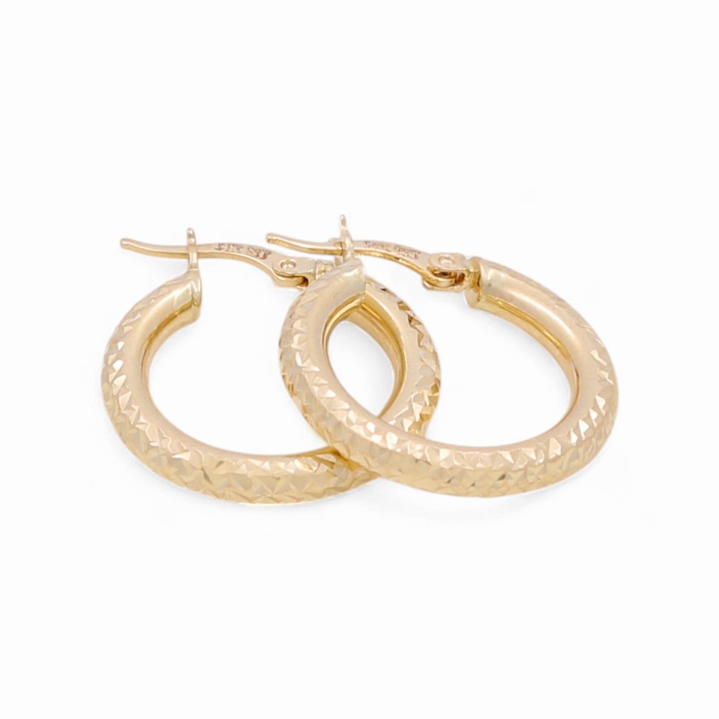 14K Yellow Gold Diamond Cut Hoops Earrings / Size: 3mm X 15.5mm / Weight: 2.3 GR / KOEH4DC3x15.5