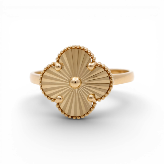 10K Yellow Gold Clover Women's Ring / Size: 7 / Weight: 1.6 GR / P04VR-10