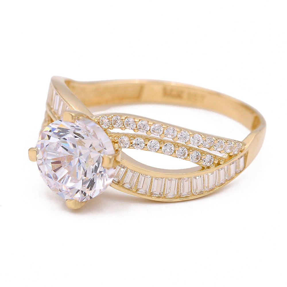 Fashion Ring with Center Stone and Cubic Zirconias