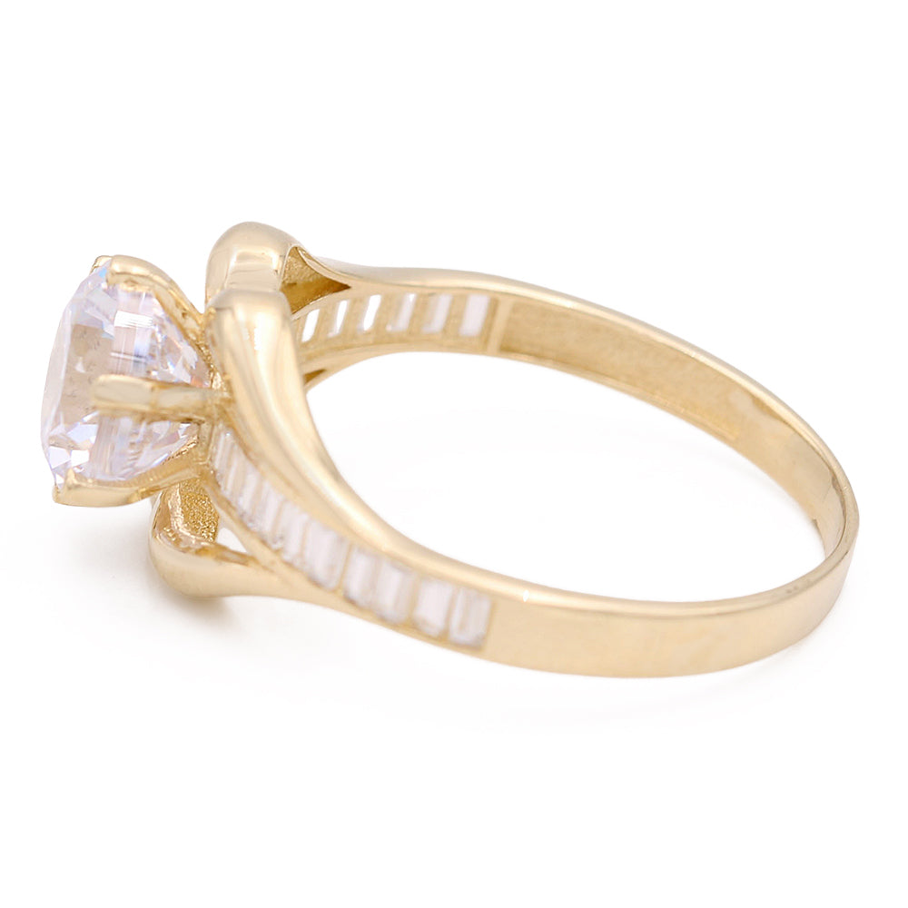 Fashion Ring with Center Stone and Cubic Zirconias
