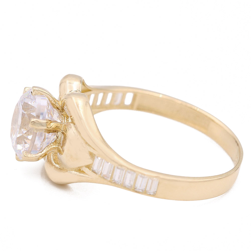 Fashion Ring with Center Stone and Cubic Zirconias